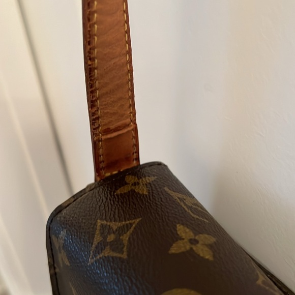 Louis Vuitton St. Cloud Bag - Picture 13 of 16
